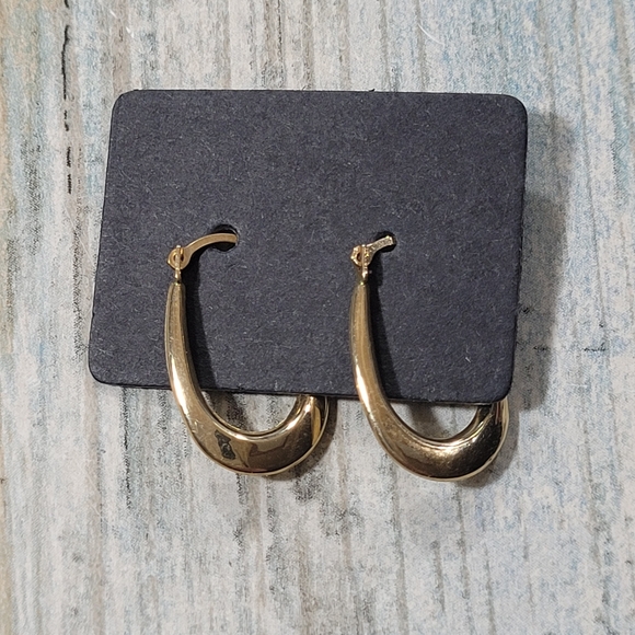 Ma 14k Oval little Hoop Earrings. - Picture 9 of 12